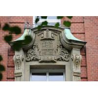 20473_8677-1 Oranament des Hamburger Wappen an einer Schule in Hamburg St. Pauli. | 